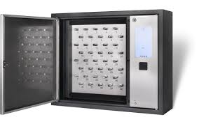 A security manager using a desktop dashboard running key management software for businesses to monitor active keys across multiple facilities.